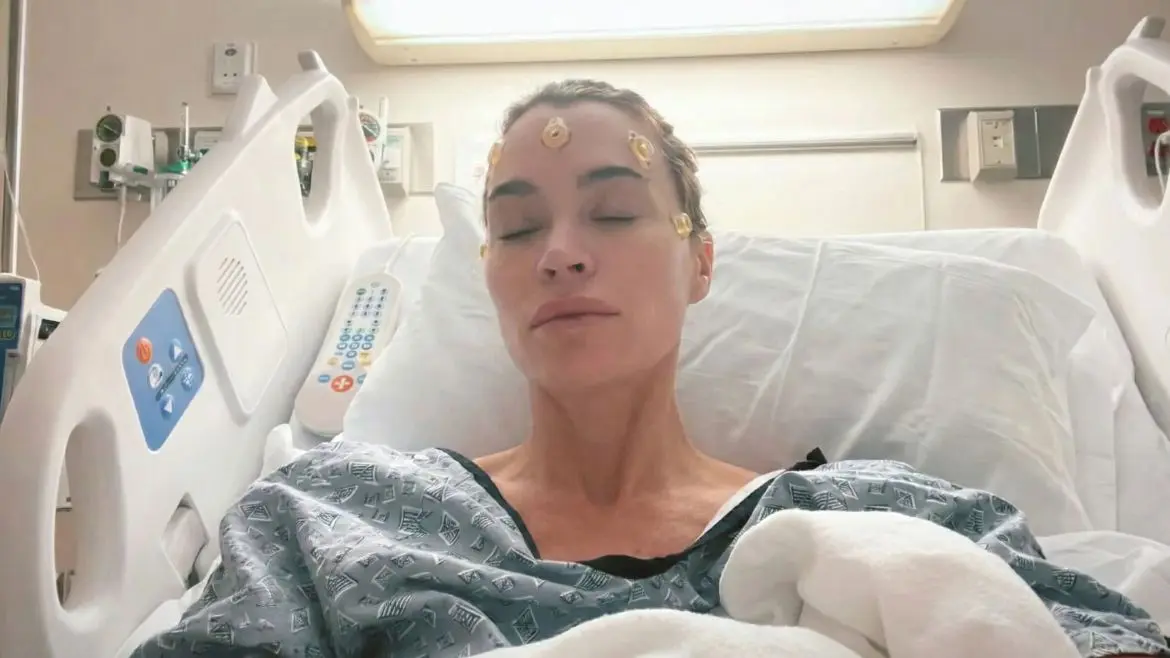 Teddi Mellencamp "Suffering" Amid Stage 4 Cancer Battle, Says Dad John Mellencamp 1 teddi mellencamp